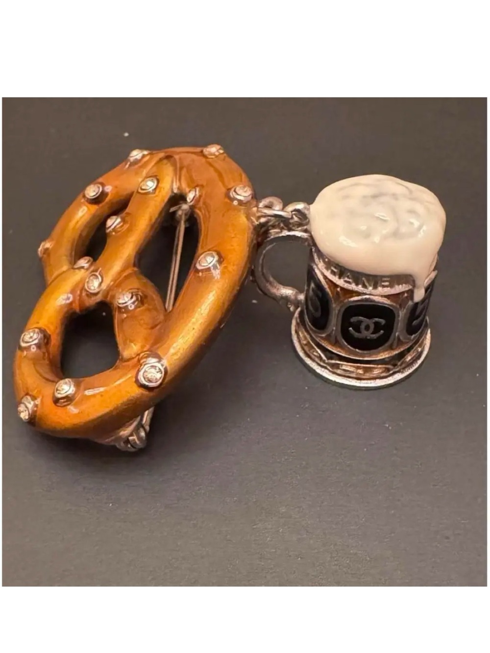 🍺ChaneI Beer 🥨 Pretzel Stein Enamel Rhinestone Brooch